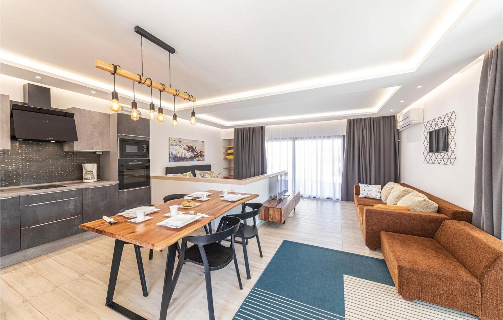 5 Bedroom Cozy Home In Okrug Donji Donji Okrug (Ciovo) Exterior foto