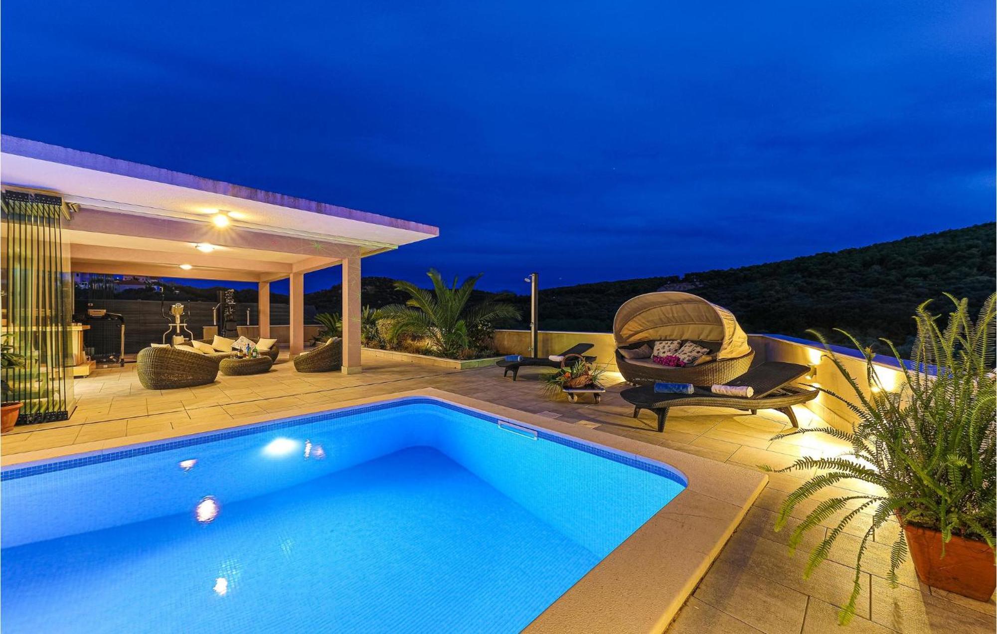 5 Bedroom Cozy Home In Okrug Donji Donji Okrug (Ciovo) Exterior foto