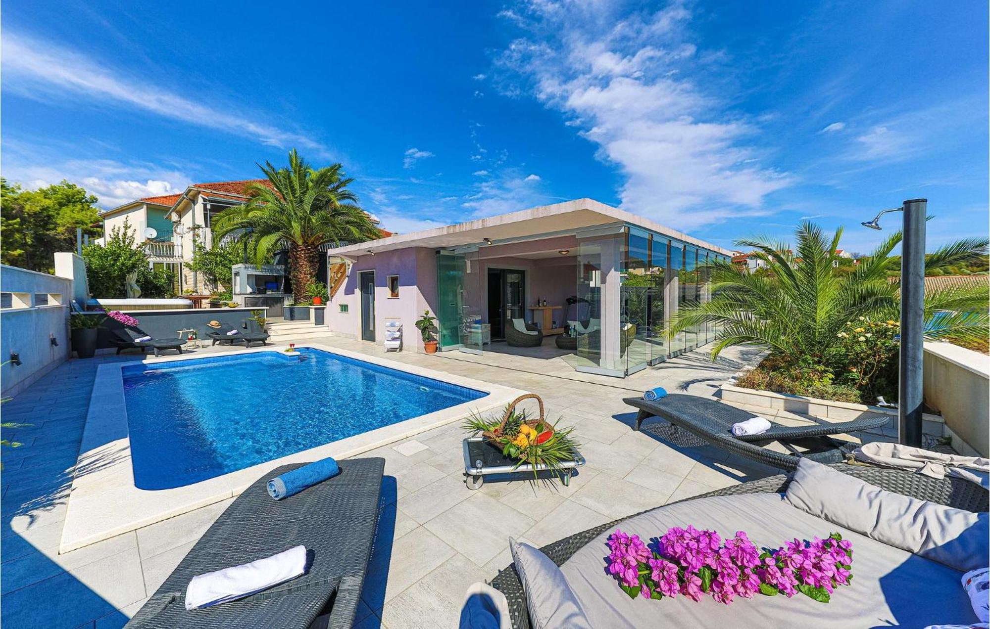 5 Bedroom Cozy Home In Okrug Donji Donji Okrug (Ciovo) Exterior foto