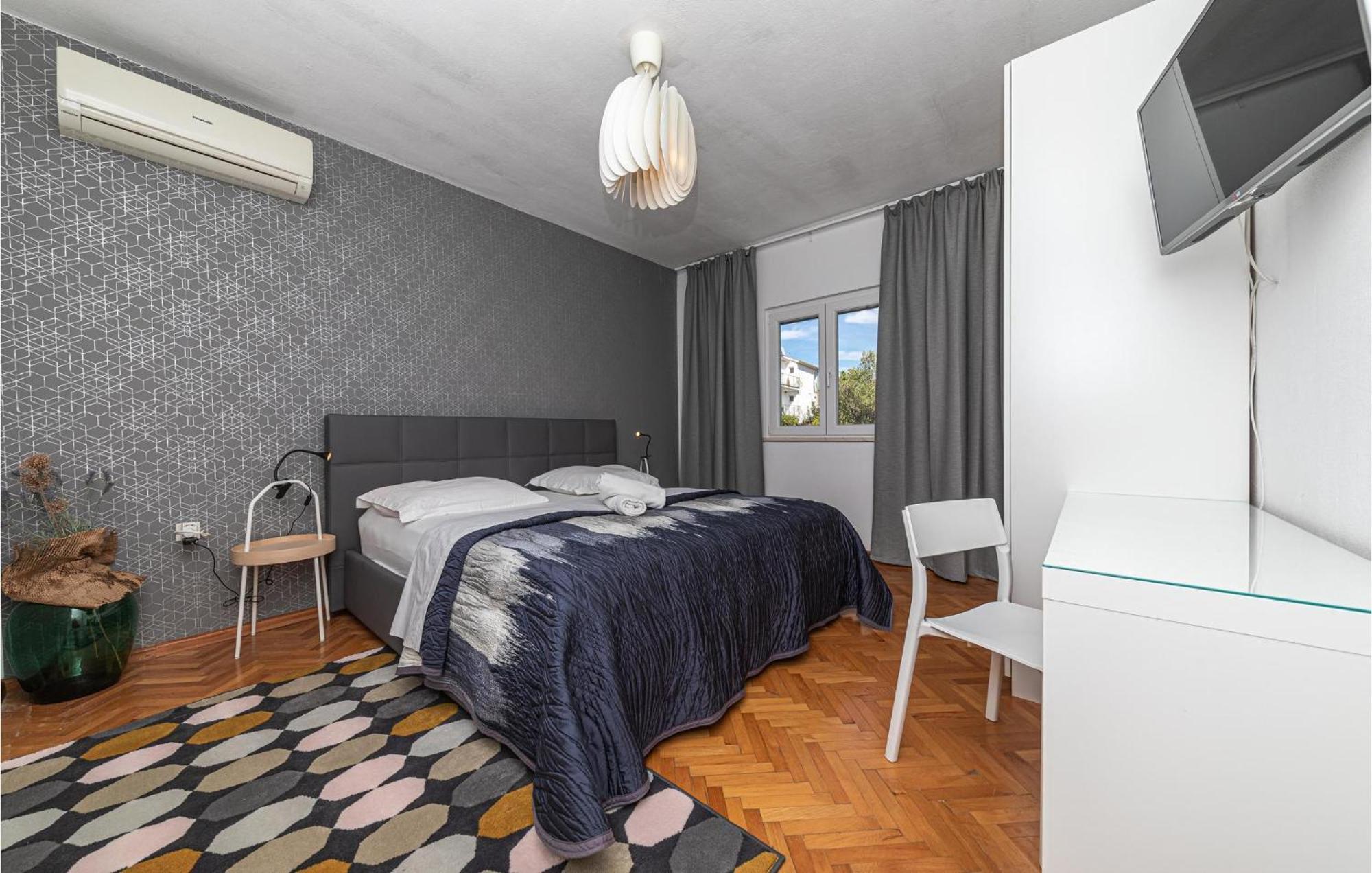 5 Bedroom Cozy Home In Okrug Donji Donji Okrug (Ciovo) Exterior foto