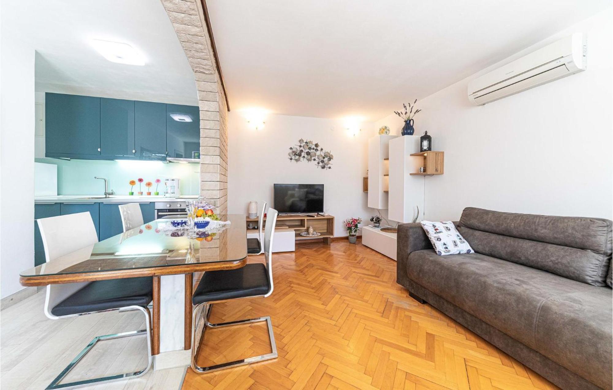 5 Bedroom Cozy Home In Okrug Donji Donji Okrug (Ciovo) Exterior foto