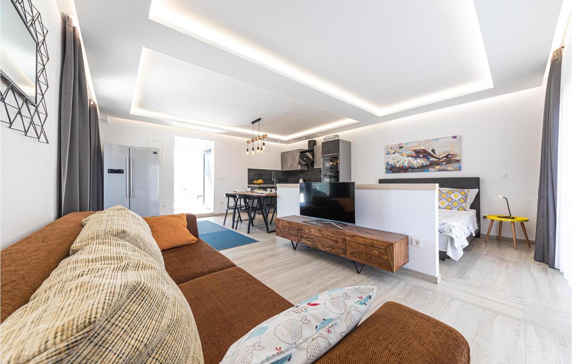 5 Bedroom Cozy Home In Okrug Donji Donji Okrug (Ciovo) Exterior foto