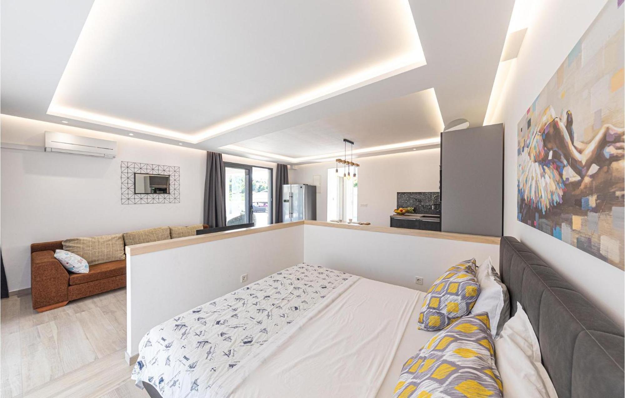 5 Bedroom Cozy Home In Okrug Donji Donji Okrug (Ciovo) Exterior foto