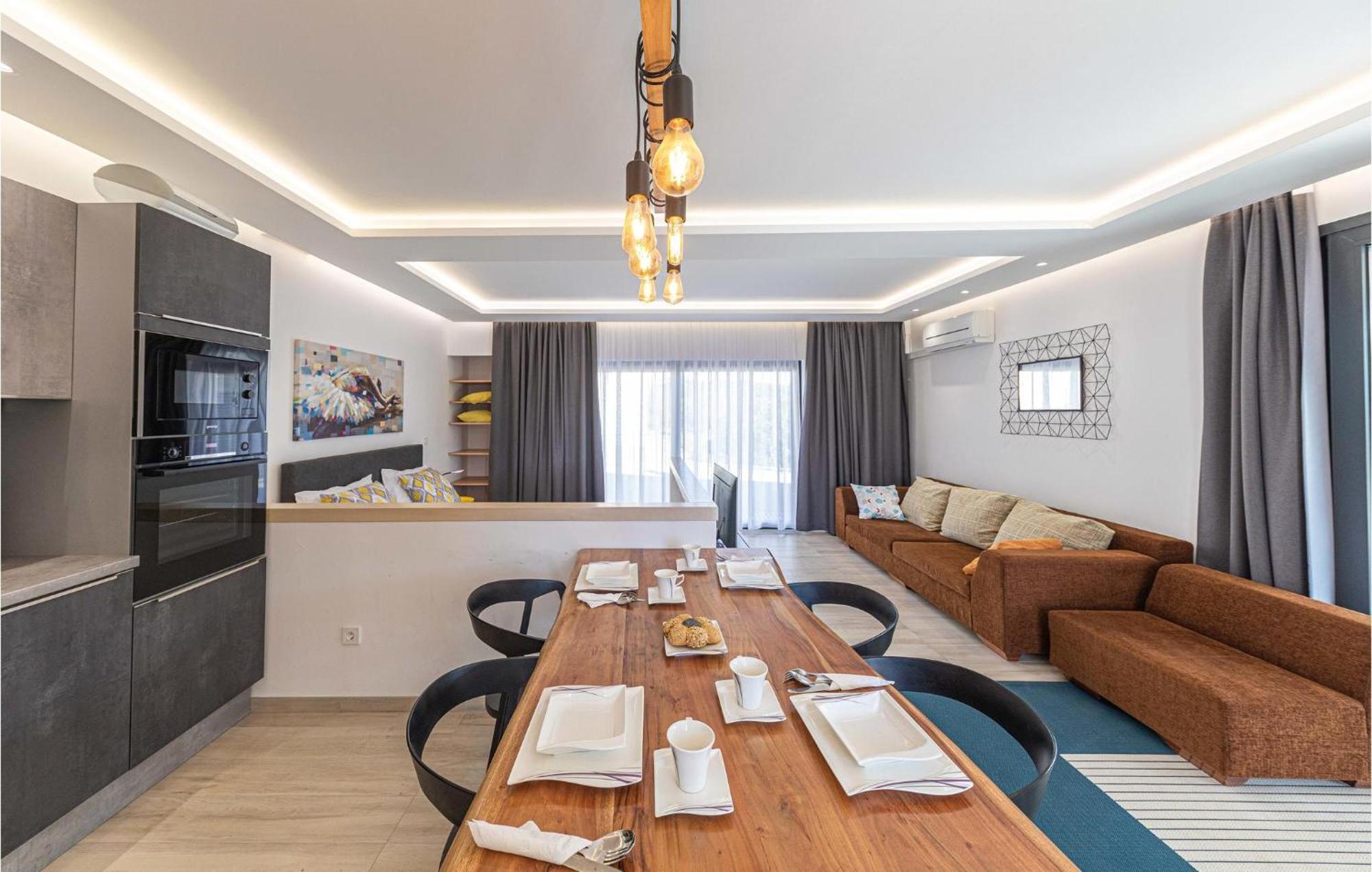 5 Bedroom Cozy Home In Okrug Donji Donji Okrug (Ciovo) Exterior foto