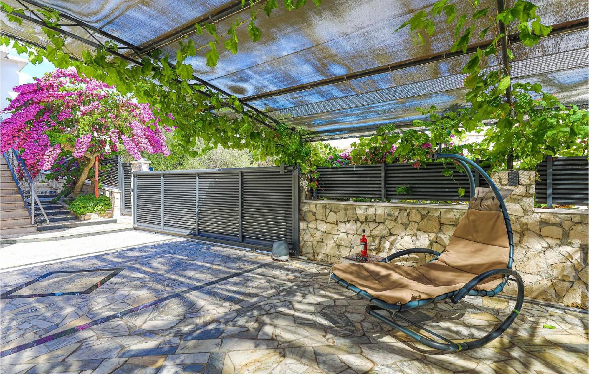 5 Bedroom Cozy Home In Okrug Donji Donji Okrug (Ciovo) Exterior foto