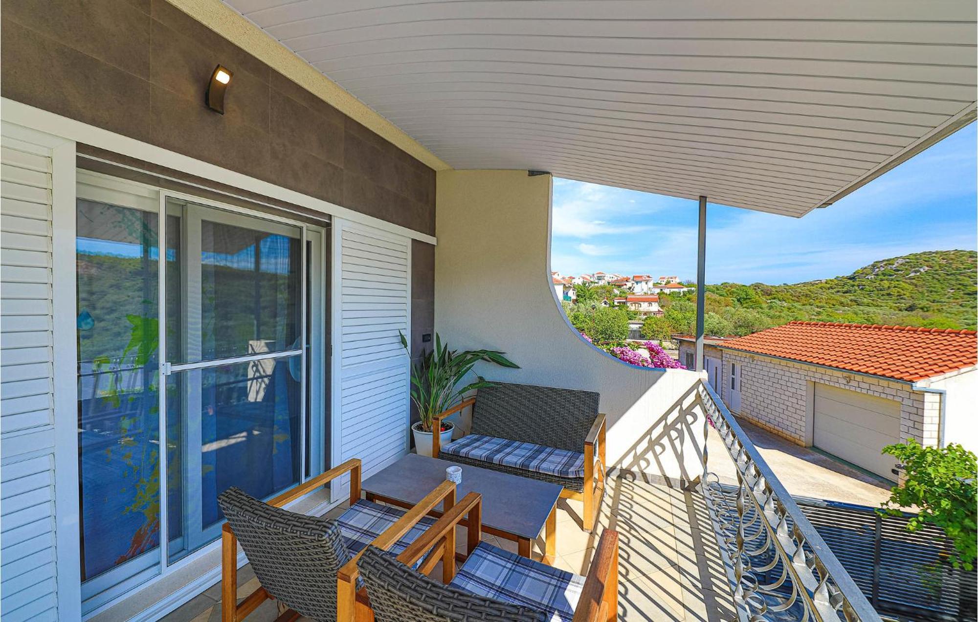 5 Bedroom Cozy Home In Okrug Donji Donji Okrug (Ciovo) Exterior foto