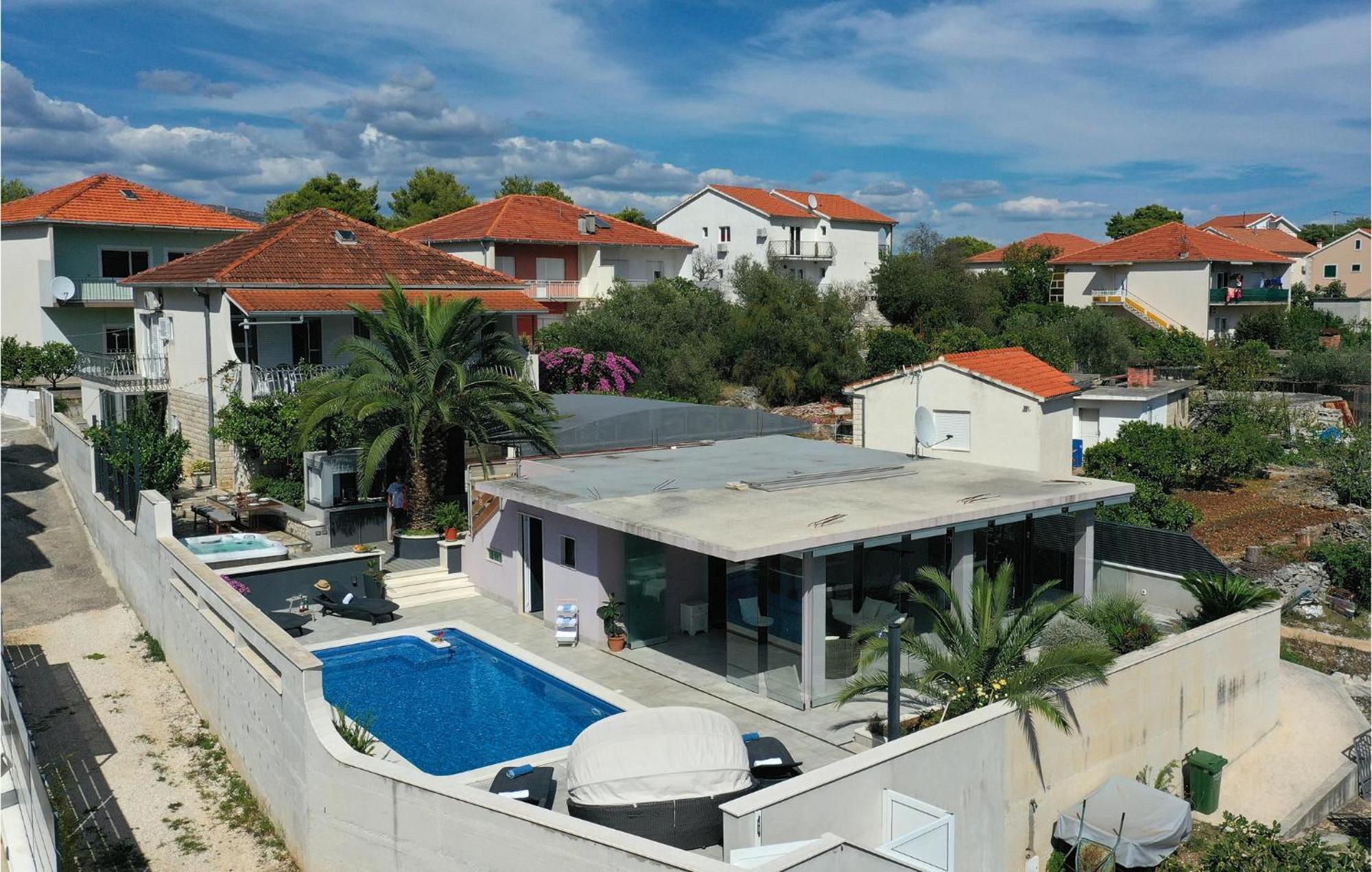 5 Bedroom Cozy Home In Okrug Donji Donji Okrug (Ciovo) Exterior foto