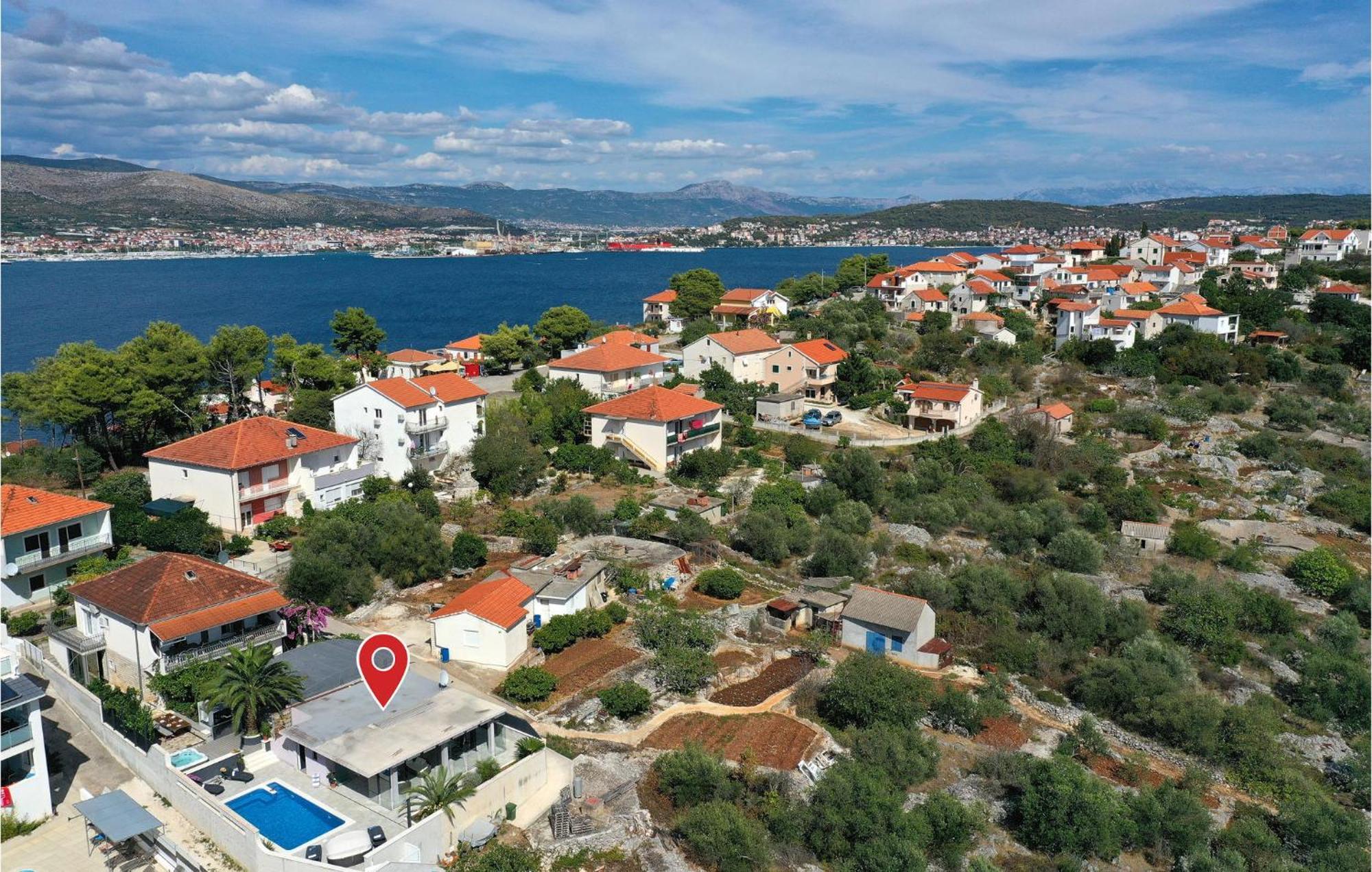 5 Bedroom Cozy Home In Okrug Donji Donji Okrug (Ciovo) Exterior foto
