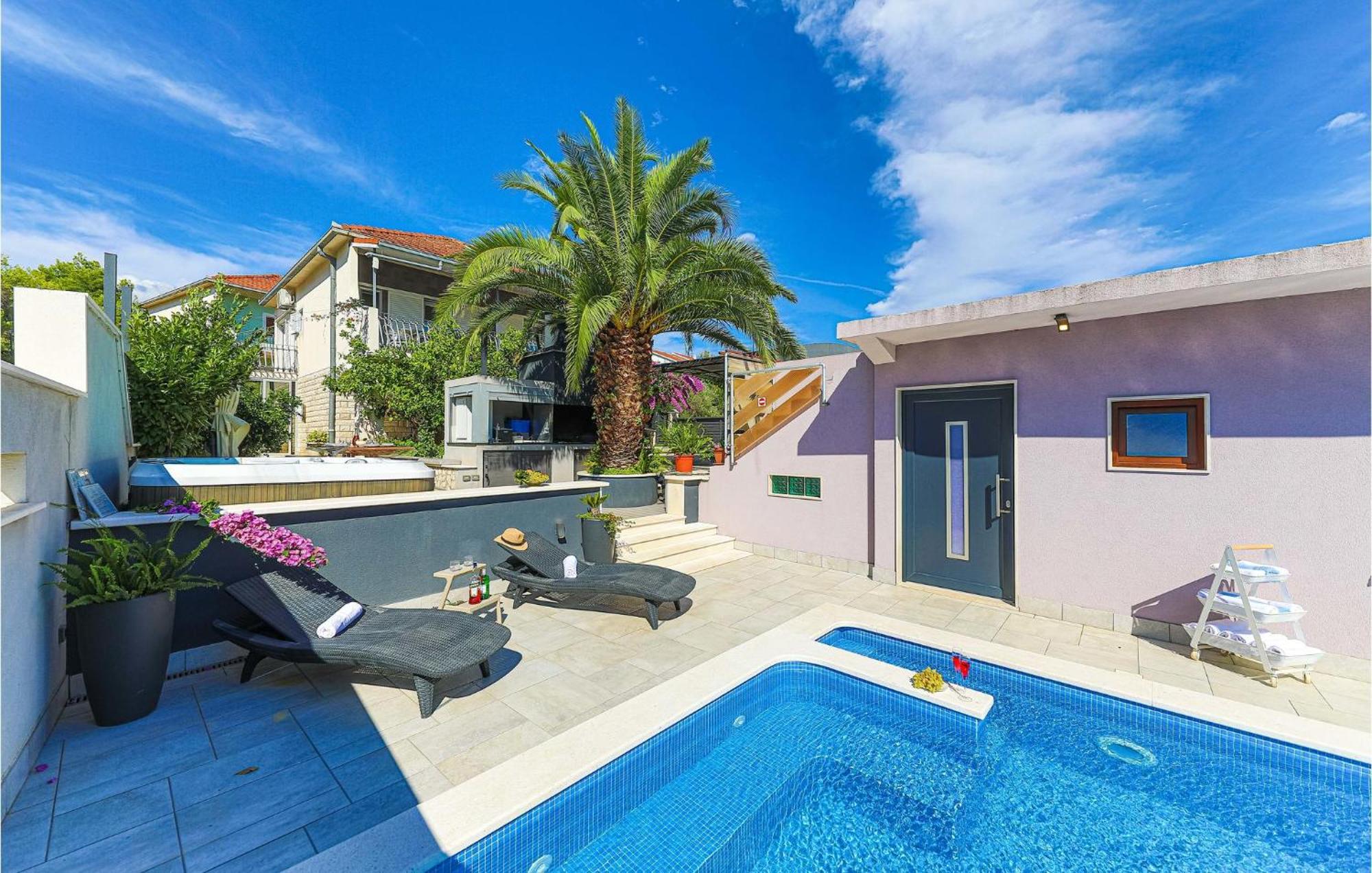 5 Bedroom Cozy Home In Okrug Donji Donji Okrug (Ciovo) Exterior foto